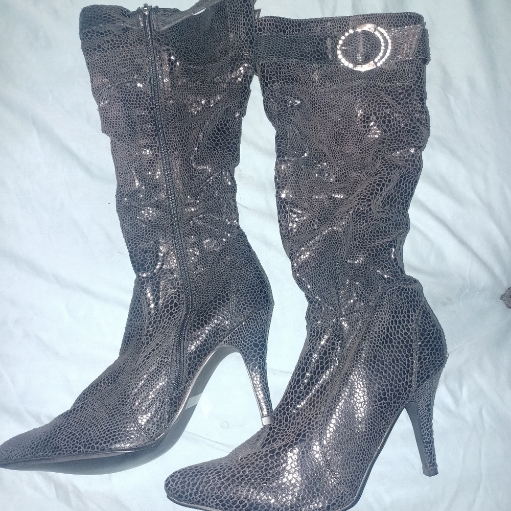 Womens back heeled boots